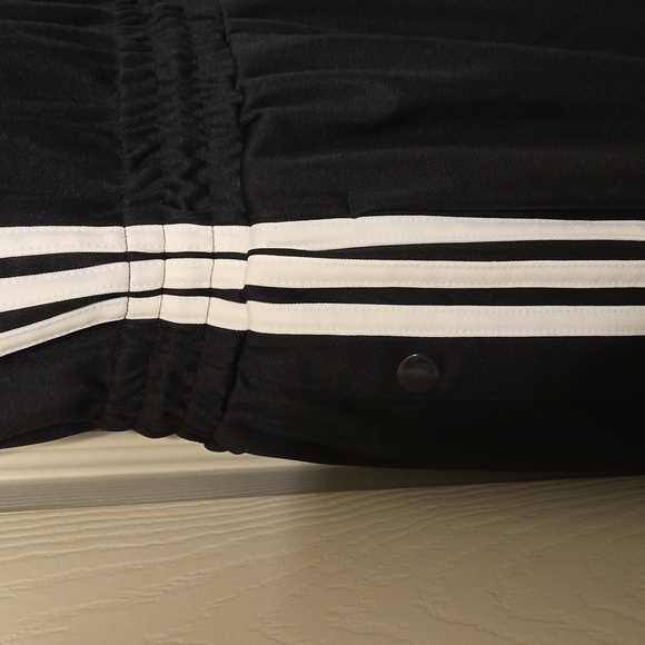 adidas OVERAL CROPPED LEG SNAP - Picture 2 of 7